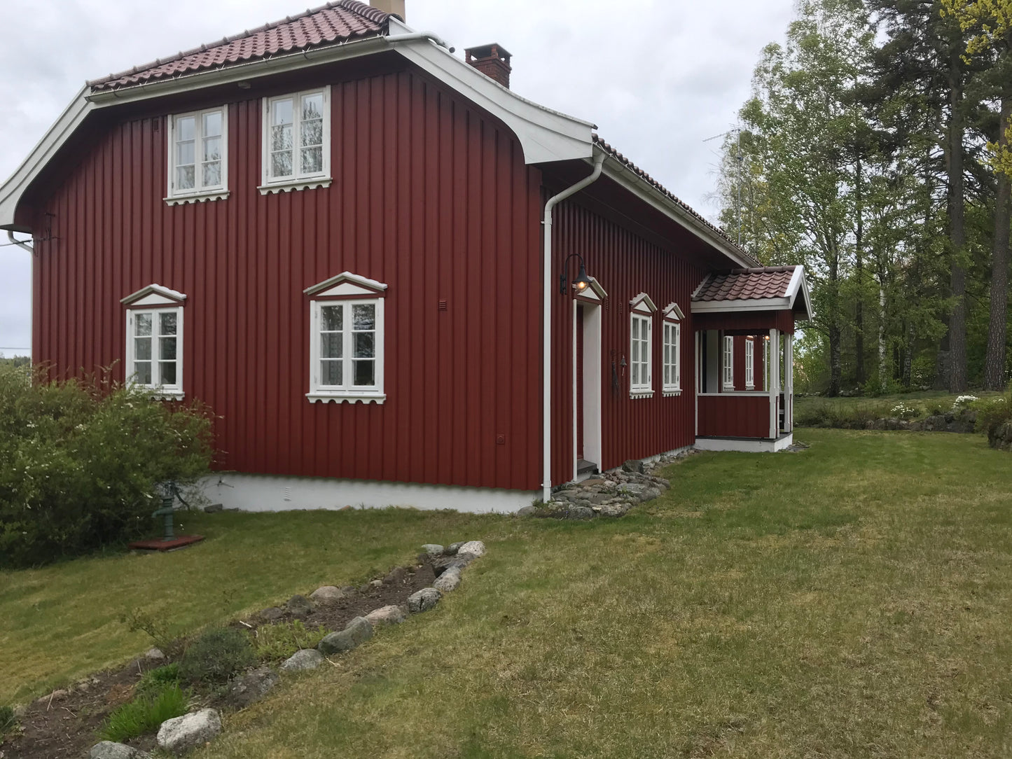 Vask og Maling av Landlig Rød Villa