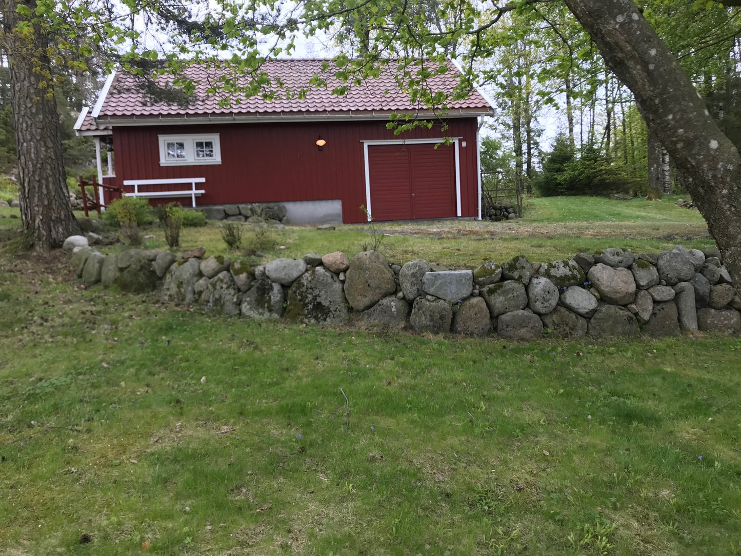 Vask og Maling av Landlig Rød Villa