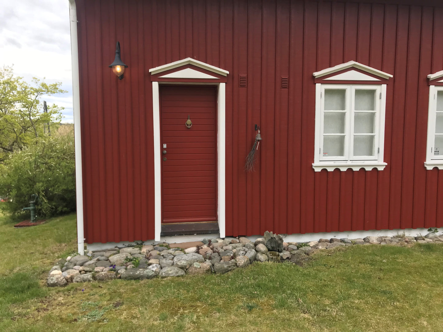 Vask og Maling av Landlig Rød Villa